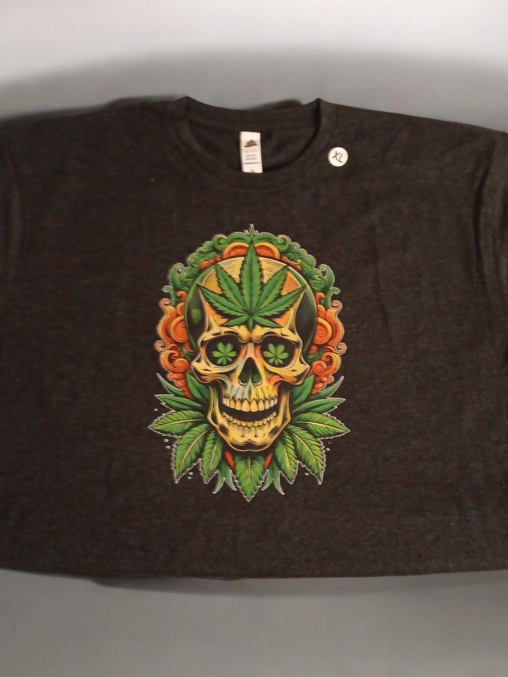 Men's Dark Gray Graphic Skull & Leaf Short Sleeve Tee